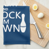 Bowling Houd kalm en sla ze omlaag - alle kleuren Theedoek (Quarter Fold)