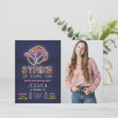 Bowling nodigen verjaardagsfeestje neon foto staki kaart (Staand voorkant)