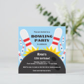 Bowling party-uitnodiging met bowlingbal, blauw kaart (Staand voorkant)