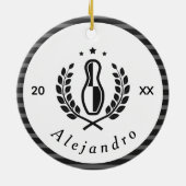 Bowling Pin Logo & Aangepaste Naam Jaar Sport Them Keramisch Ornament (Achterkant)