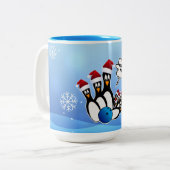 Bowling Pin Penguins Kerst Mok (Voorkant links)