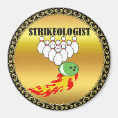 Bowling pins en ball met het woord STRIKEOLOGIST Magneet (Voorkant)