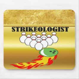 Bowling pins en ball met het woord STRIKEOLOGIST Muismat
