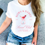 Bows & Babes Coquette Kersen Bachelorette T-shirt<br><div class="desc">Het "Bows & Babes Coquette Cherries" collectie geeft een lief, speels tintje aan elk feest. De suite beschikt over een kersencocktail met een delicate strik, waardoor een flirterige en leuke esthetiek ontstaat. Met een elegant script en zachte accenten legt dit collectie een vrouwelijke, coquette sfeer vast, ideaal voor een stijlvol...</div>