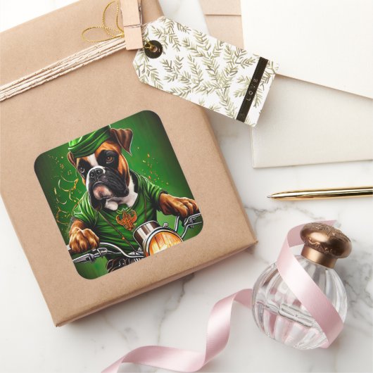 Boxer Dog Driving Bike St. Patrick's Day Vierkante Sticker (Geschenken)
