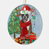 Boxer Dog in sneeuw met kerstcadeaus Keramisch Ornament (Links)