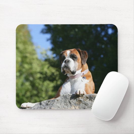 Boxer Dog Laying on a Rock Muismat (Met muis)