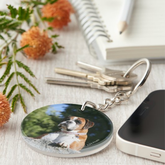 Boxer Dog Laying on a Rock Sleutelhanger (Voorkant Rechts)