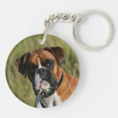 Boxer Dog Staring bij camera Sleutelhanger (Achterkant)