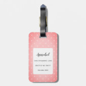 Boxer Dog White Eating Cupcake Roze Achtergrond Bagagelabel (Achterkant verticaal)