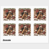 Boxer in kerstmuts bij open haard  vierkante sticker (Vel)