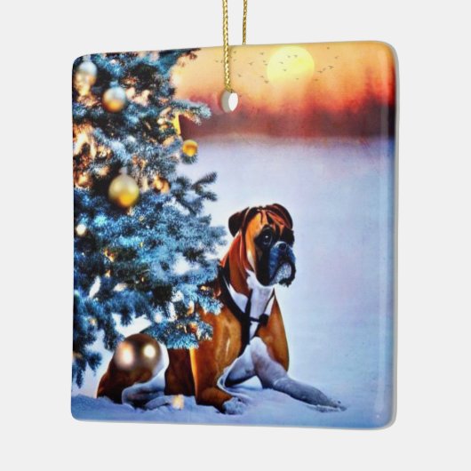 Boxer onder kerstboom keramisch ornament (Links)