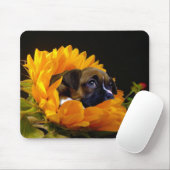 Boxer puppy in zonnebloempad muismat (Met muis)