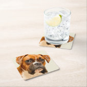 Boxer puppy op ivoorcrème achtergrond. kartonnen onderzetters (Insitu)