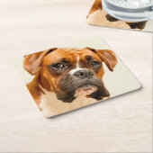 Boxer puppy op ivoorcrème achtergrond. kartonnen onderzetters (Schuin)