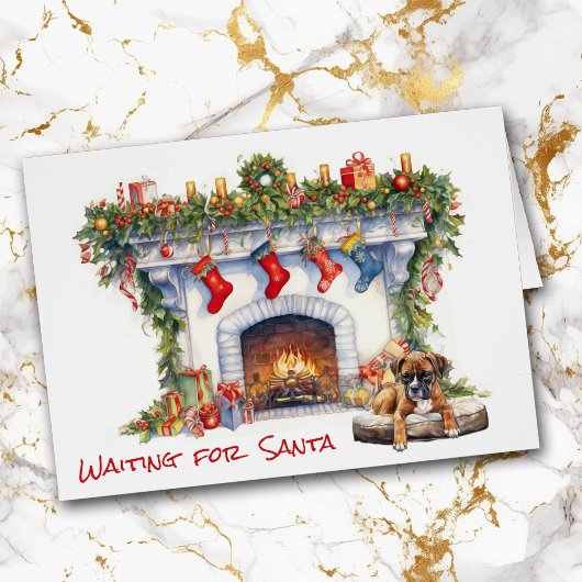 Boxer Puppy Wachten op Kerstmis Open haard