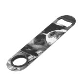 Boxerhond op vensterbank bocna speed flessenopener (Voorkant Gekanteld)