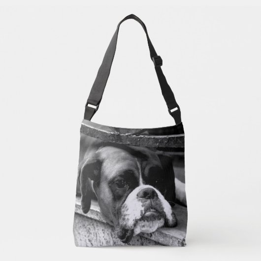 Boxerhond op vensterbank cbbcna crossbody tas (Voorkant)