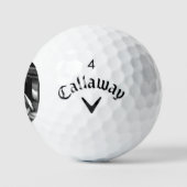 Boxerhond op vensterbank css gbcna golfballen (Logo)