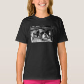 Boxerhond op vensterbank GCCNM T-shirt (Voorkant)