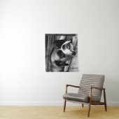 Boxerhond op vensterbank wtcna wandkleed (In situ)