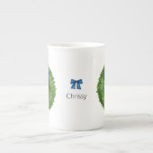 Boxwood Krans met Blue Bow Ceramic Porselein Kop (Voorkant)