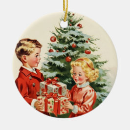 Boy and girl giving each other Christmas presents Keramisch Ornament