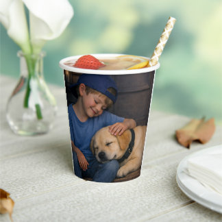 Boy and Sleeping Dog –  Paper Cup (8 oz.) Papieren Bekers