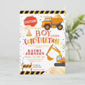 Boy Baby under Construction Baby shower Invitation Kaart (Staand voorkant)
