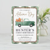 Boy Herfst Verjaardagsuitnodiging, HERFST Eerste V Aankondiging (Staand voorkant)