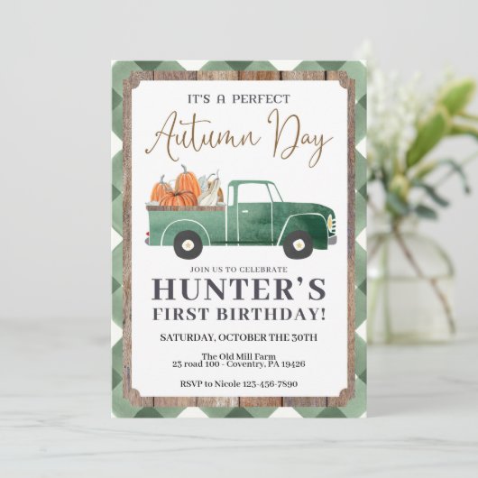 Boy Herfst Verjaardagsuitnodiging, HERFST Eerste V Aankondiging (Staand voorkant)