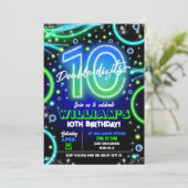 Boy Neon 10e verjaardag uitnodiging dubbele cijfer (Staand voorkant)