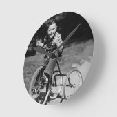 Boy Riding Tricycle Ronde Klok (Hoek)