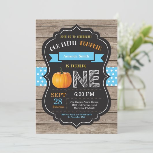 Boy Rustic Pumpkin First Birthday Invitation Kaart (Staand voorkant)