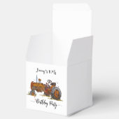 Boys birthday party with antique tractor design bedankdoosjes (Geopend)