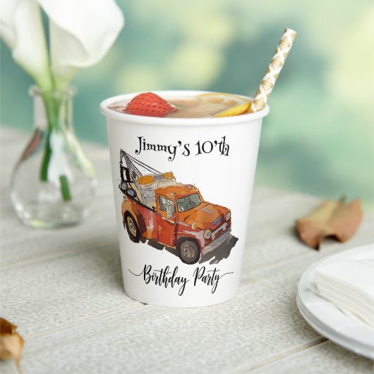 Boys birthday party with wrecker papieren bekers (Insitu)