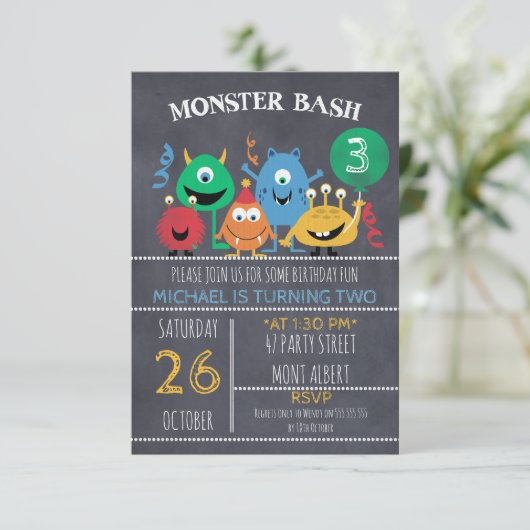 Boys Chalkboard Monster Bash Birthday Uitnodiging (Staand voorkant)