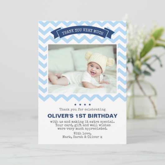 Boys chevron verjaardag dank je kaart (Staand voorkant)