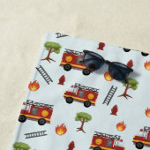 Boys Cute Blue Fireman Truck Pattern Kinder Strandlaken (In situ)