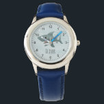 Boys Cute Blue Ocean Shark Kinder Horloge<br><div class="desc">Dit schattige en moderne kinder horlogeontwerp is voorzien van een blauwe cartoon van haaien,  met bubbels en golven. Het horloge kan gepersonaliseerd worden met de naam van je jongens. Het perfecte oceaangeschenk voor elk kind,  perfect voor een peuter die eerst kijkt!</div>