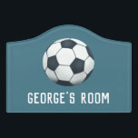 Boys Cute en Modern Blue Soccer Sports Kinder Deurbordjes<br><div class="desc">Dit leuke,  op sport georiënteerde deurbordontwerp van jongens is voorzien van een voetbal cartoon en kan worden gepersonaliseerd met de naam van je jongens. Ideaal voor sportliefhebbende kinderen. Geweldig decor voor een kamer,  speelkamer of kleuterschool van een kind.</div>