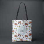 Boys Cute Fire Engine Transport Pattern Kinder Tote Bag<br><div class="desc">Dit schattige blauwe aangepaste kinder canvas tas is voorzien van een brandweerpatroon, met een rode brandweerauto, brandkraan, kat in een boom en vuur. Er is ook ruimte voor je om je jongens naam en monogram toe te voegen in een mooi lettertype, op een blauwe achtergrond. De perfecte brandweerman die je...</div>