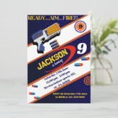 Boys Dart Pistool Verjaardagsfeestuitnodiging Kaart (Staand voorkant)