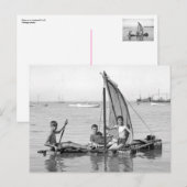 Boys hebben makeshift raft. Fotografische vintage Briefkaart (Voorkant / Achterkant)