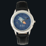 Boys Leuke Rocket Ship Cartoon & Naam Kinder Horloge<br><div class="desc">Dit schattige blauwe kinder horloge heeft een cartoon van een raketschip en kan worden gepersonaliseerd met uw jongensnaam en monogram. Met duidelijke, gemakkelijk leesbare nummers is dit 'eerste' horloge geweldig voor kinderen of peuters die net beginnen met het leren van de tijd. Het perfecte ruimte sterrenstelsel thema ontwerp voor uw...</div>