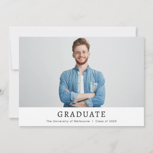 Boys Minimalist Calligraphy Afstuderen Invitation Kaart (Achterkant)