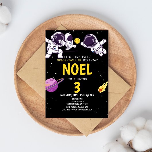 Boys Modern Astronaut Black Kids Birthday Kaart