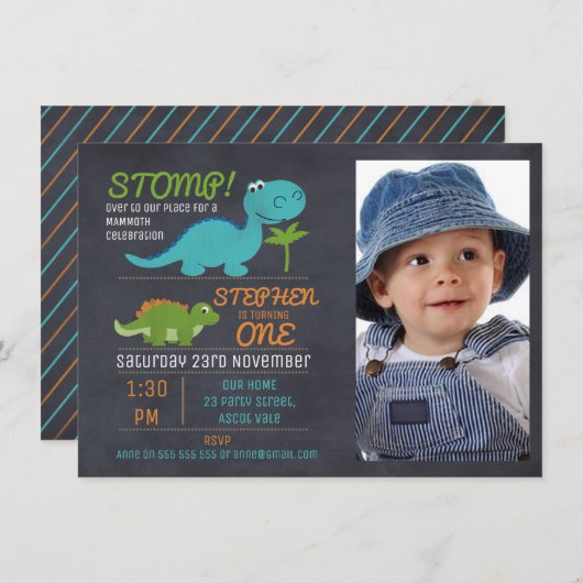 Boys Photo Chalkboard Dinosaur Birthday Uitnodigin Kaart (Voorkant / Achterkant)