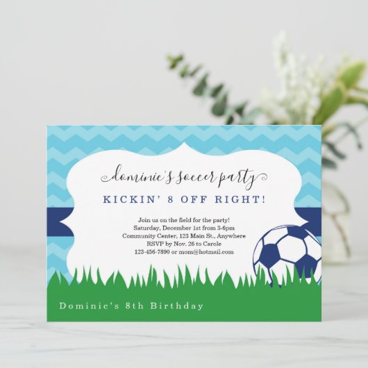 Boy's Soccer Birthday Party Uitnodiging (Staand voorkant)