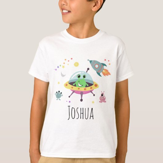 Boys Space Alien Cartoon Raketschip en naam T-shirt (Voorkant)